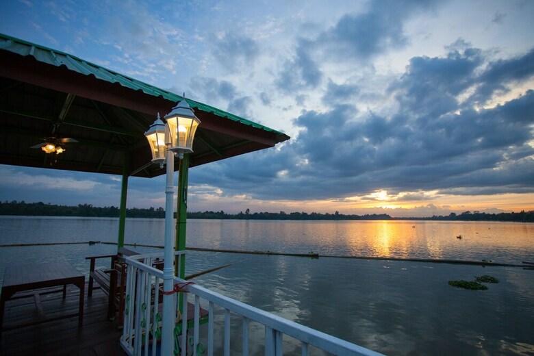 Hotel Bluemoon Riverside Resort