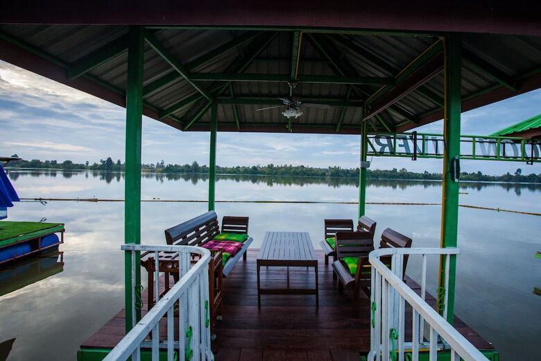 Hotel Bluemoon Riverside Resort