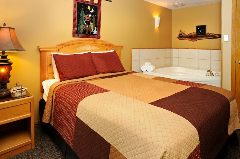 The Pointe Hotel And Suites