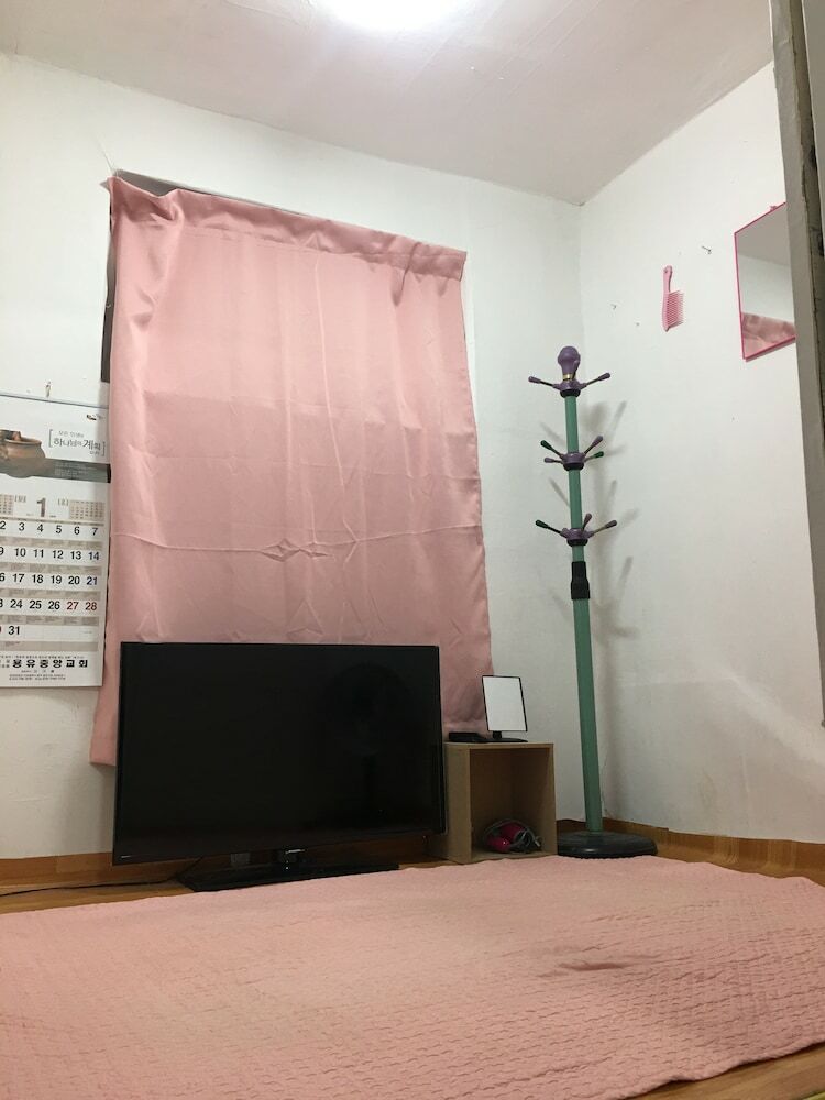 Hostal Mk Guest House - Hostel