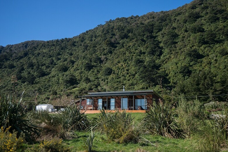Koru Beach Cabin & B&B Homestay