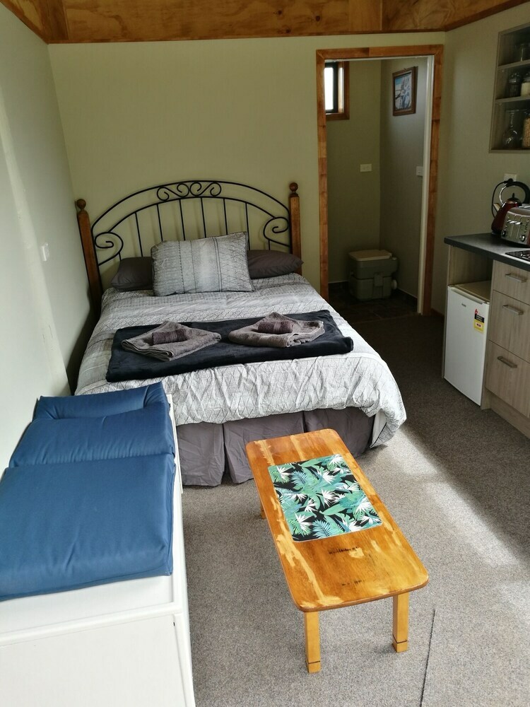 Koru Beach Cabin & B&B Homestay