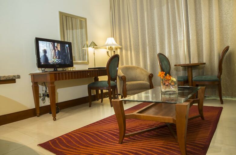 Pearl City Suites By Gemstones
