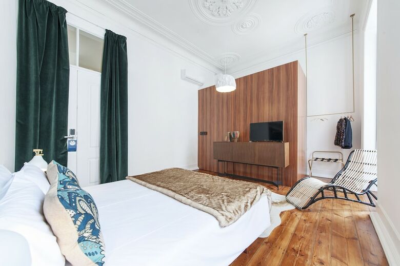 Hotel Cheese & Wine Suites