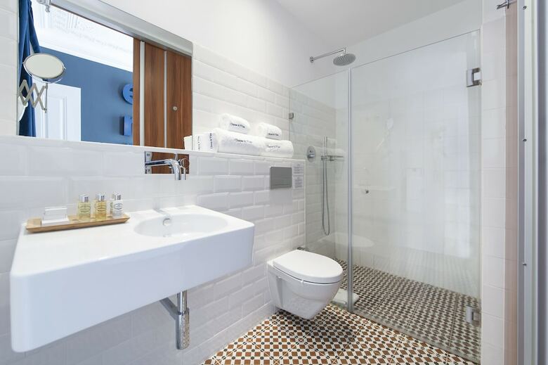 Hotel Cheese & Wine Suites