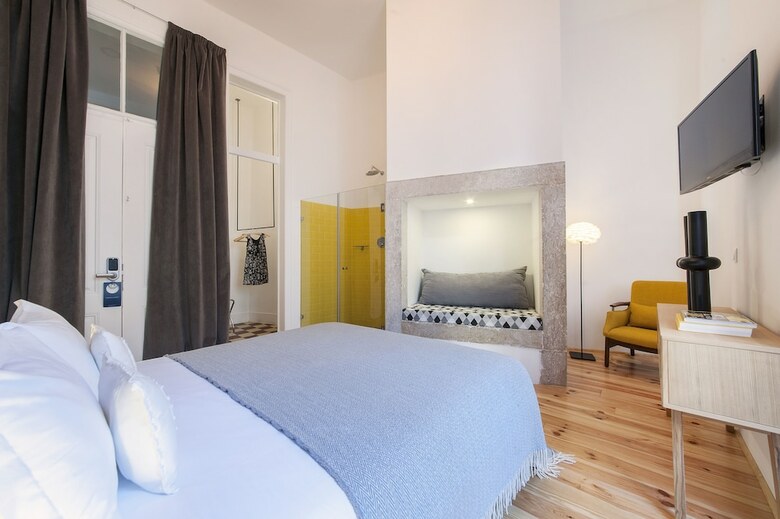 Hotel Cheese & Wine Suites