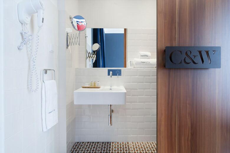 Hotel Cheese & Wine Suites