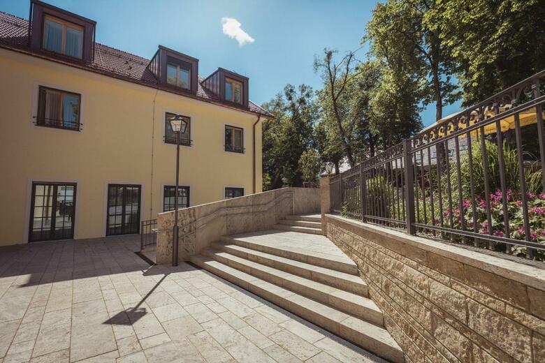 Hotel & Gastst�tte Zum Erdinger Wei�br�u