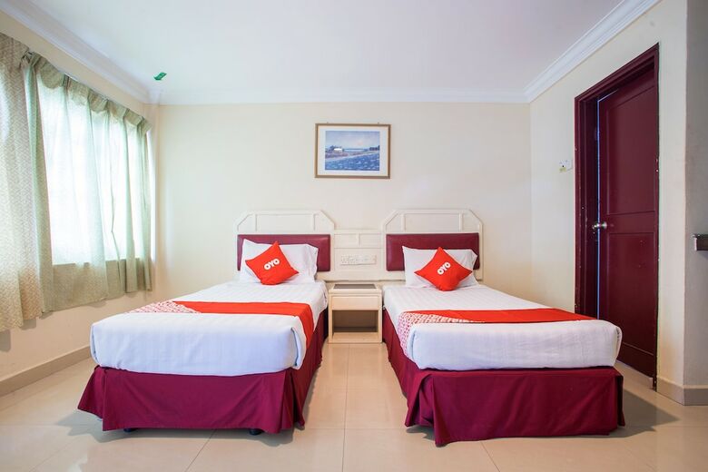 Oyo 89580 Carlton Star Hotel