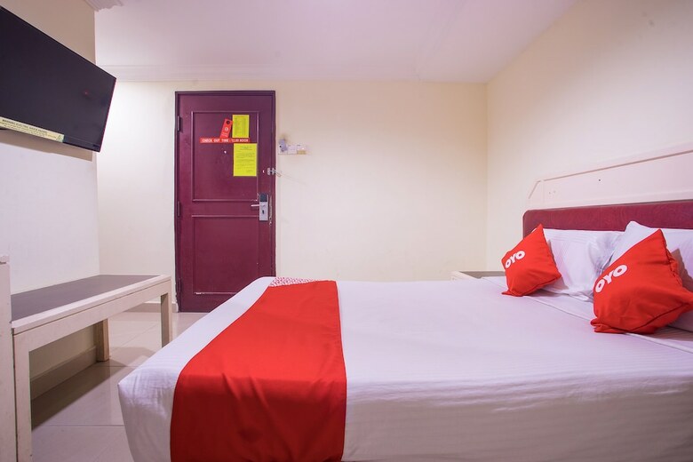 Oyo 89580 Carlton Star Hotel