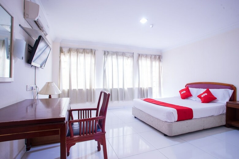Oyo 89580 Carlton Star Hotel