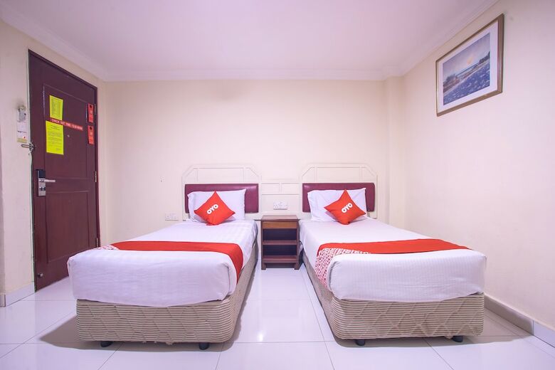 Oyo 89580 Carlton Star Hotel
