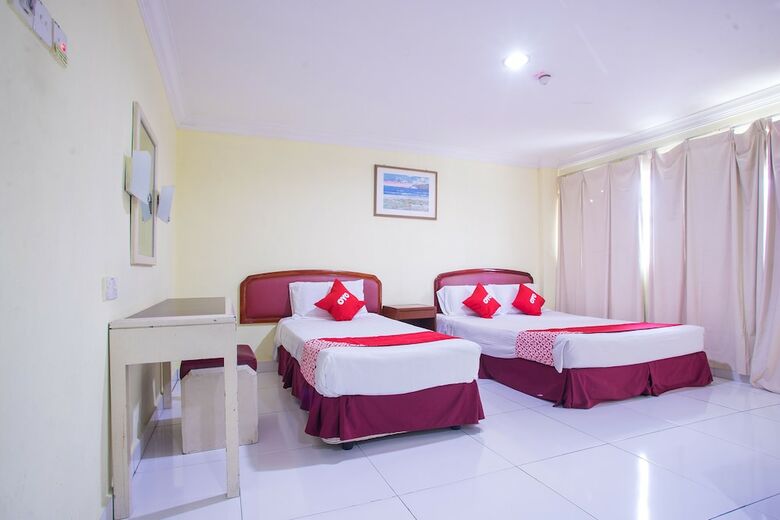 Oyo 89580 Carlton Star Hotel