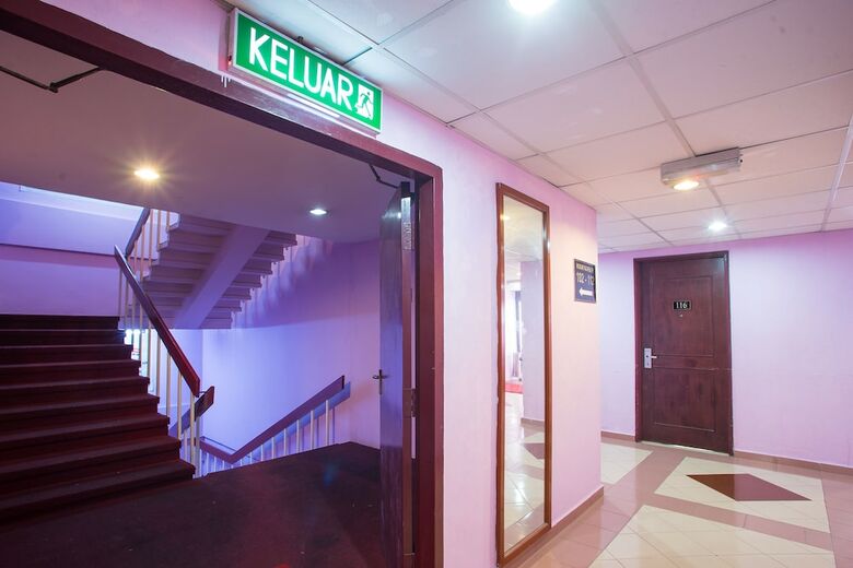 Oyo 89580 Carlton Star Hotel