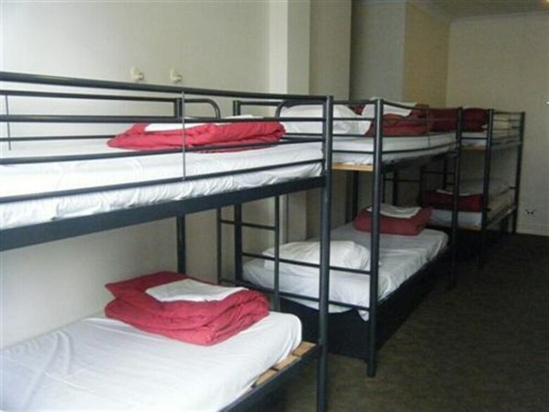 Hostal Nomads Auckland Backpackers