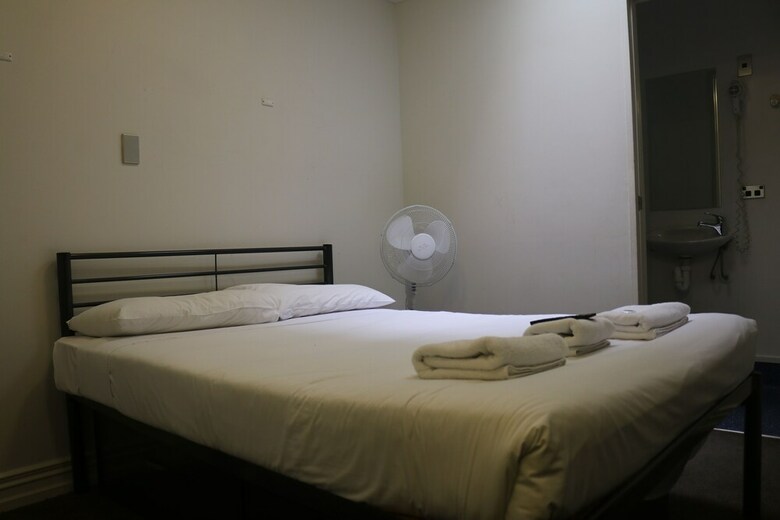 Hostal Nomads Auckland Backpackers