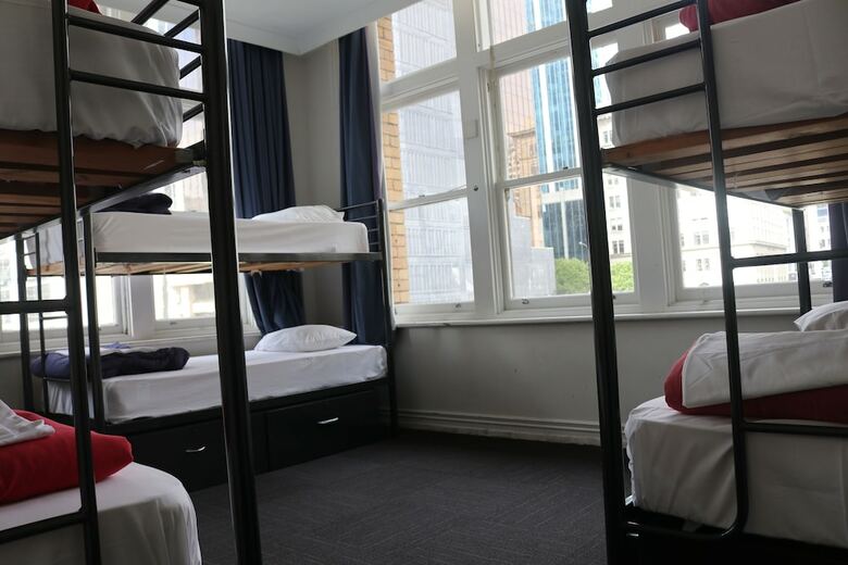 Hostal Nomads Auckland Backpackers