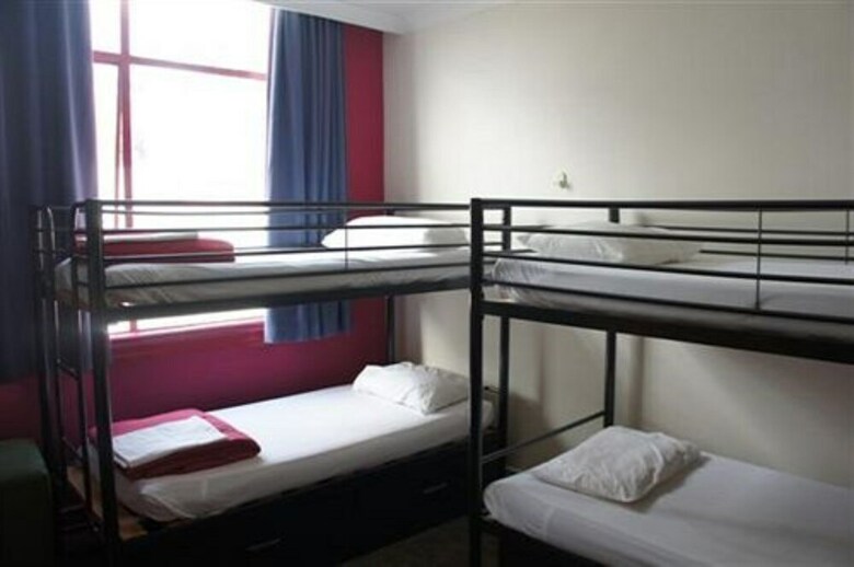 Hostal Nomads Auckland Backpackers