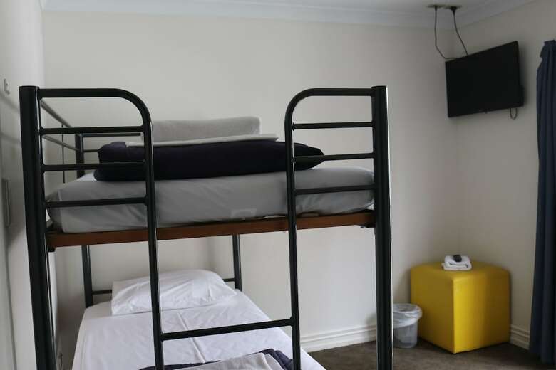 Hostal Nomads Auckland Backpackers