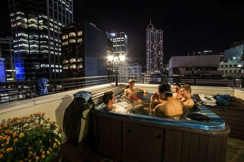 Hostal Nomads Auckland Backpackers