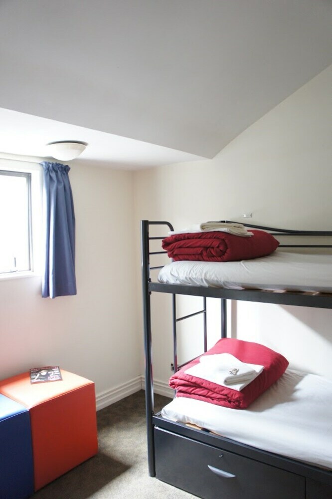 Hostal Nomads Auckland Backpackers