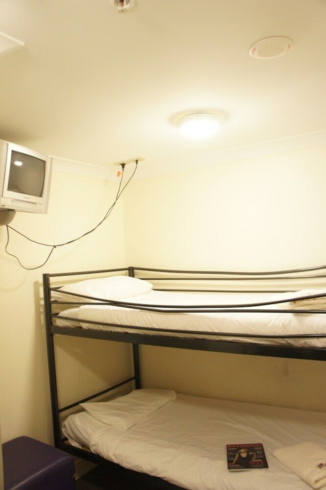 Hostal Nomads Auckland Backpackers