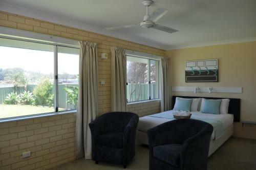 Edgewater Motel