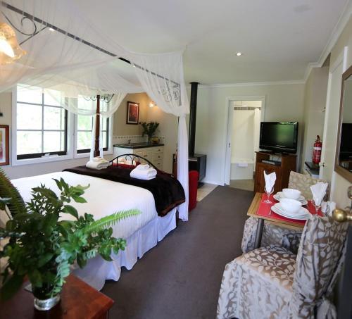 Holly Lodge