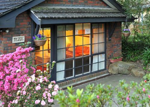 Holly Lodge
