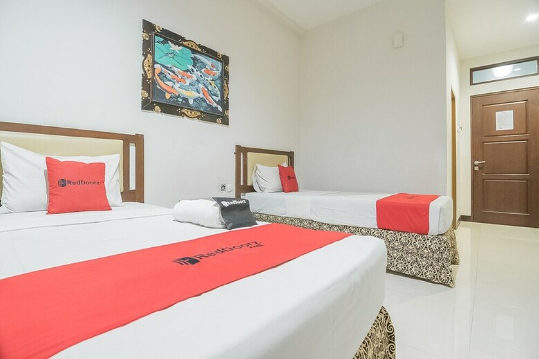 Hotel Reddoorz Near Trans Studio Mall 3