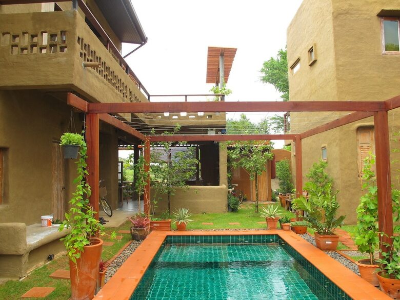 Hotel Pranberry Earth