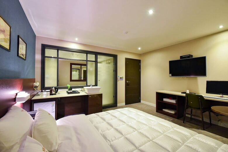 Two Heart Hotel Gimhae