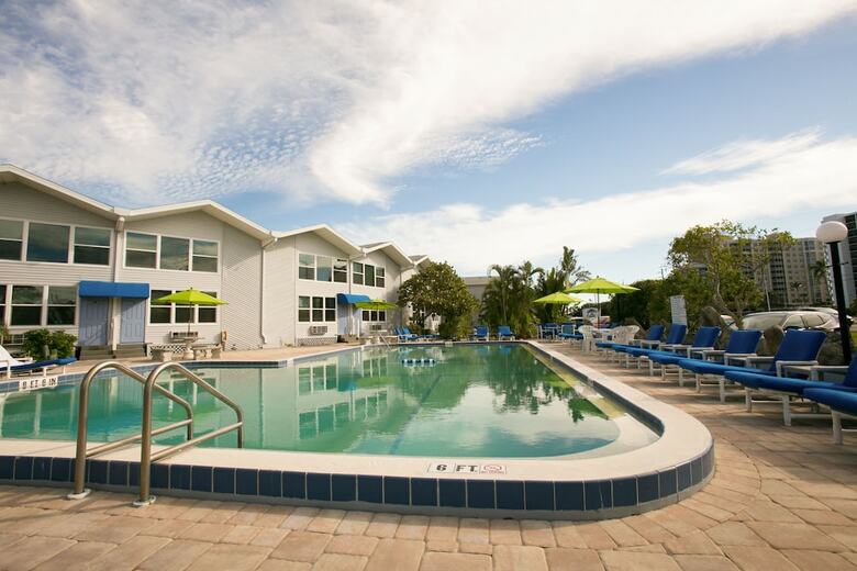 Motel Dolphin Inn Resort