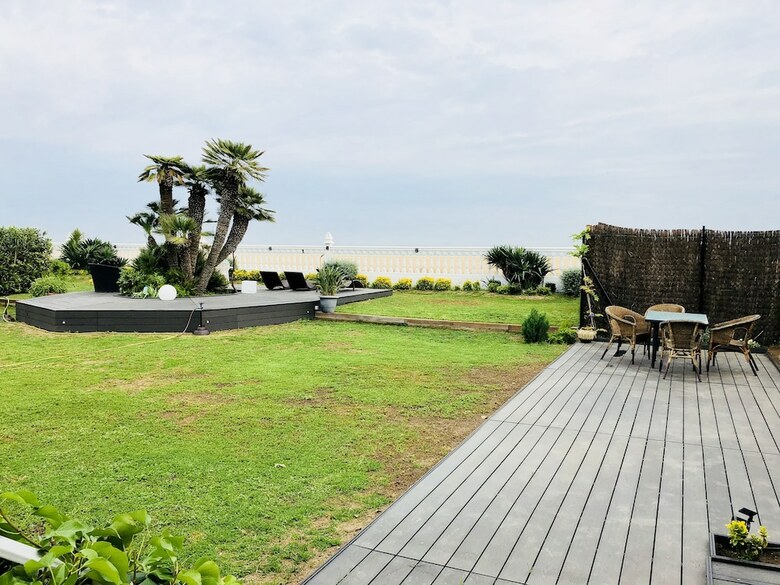 Villa Beach House Barcelona Jacuzzi & Beach Access
