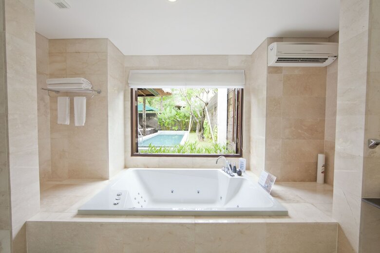 Hotel Legian Beach Villas