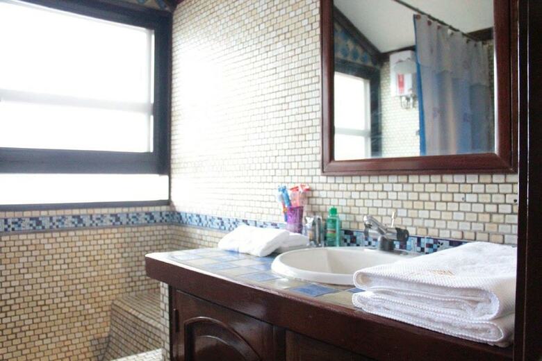 Hotel F8 Bed And Breakfast