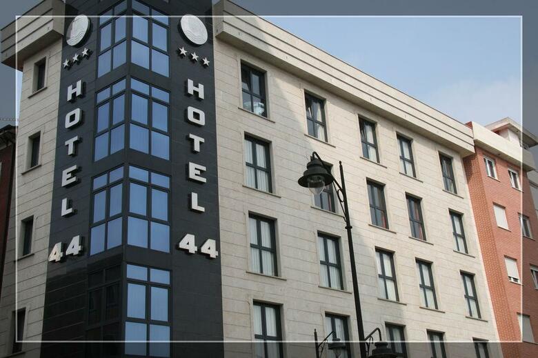 Hotel 44
