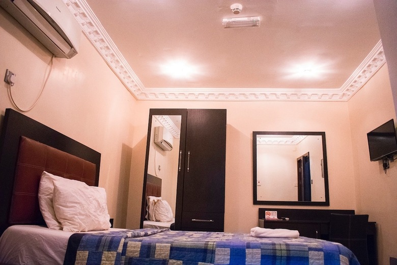 Maidaville Hotel And Suites