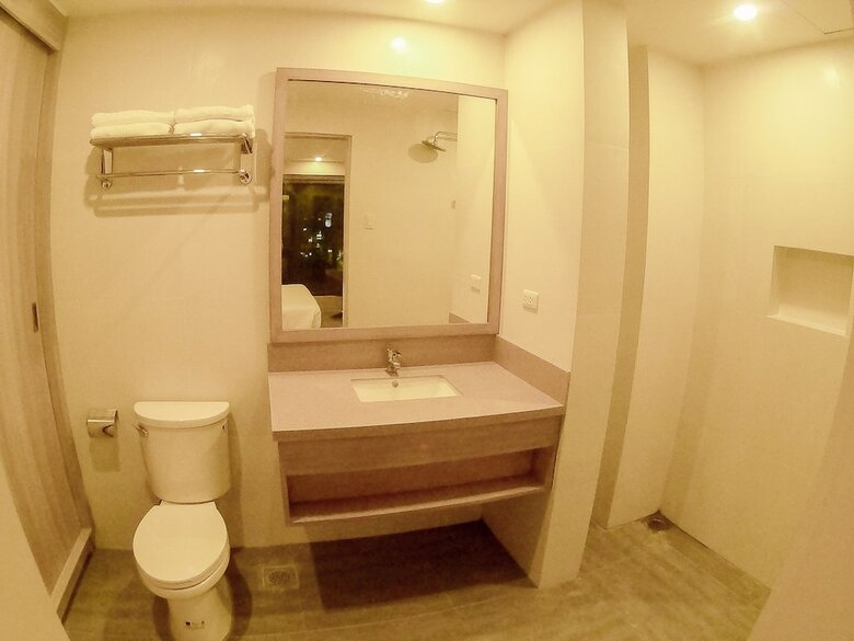 Mabolo Royal Hotel