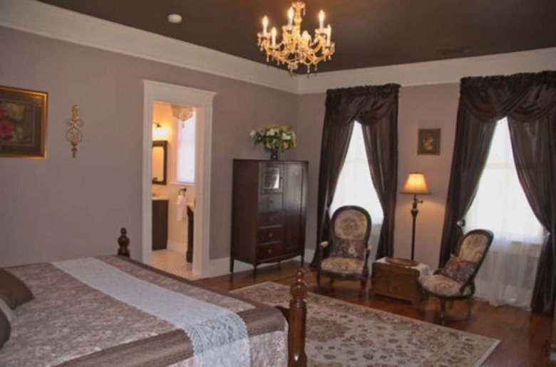 Butterfly Mansion Bed & Breakfast - No Pets Allowed