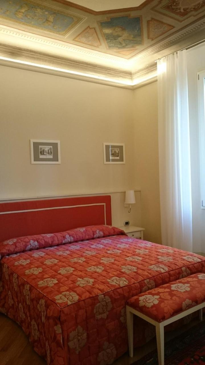 Casa Isolani Piazza Maggiore 1.0