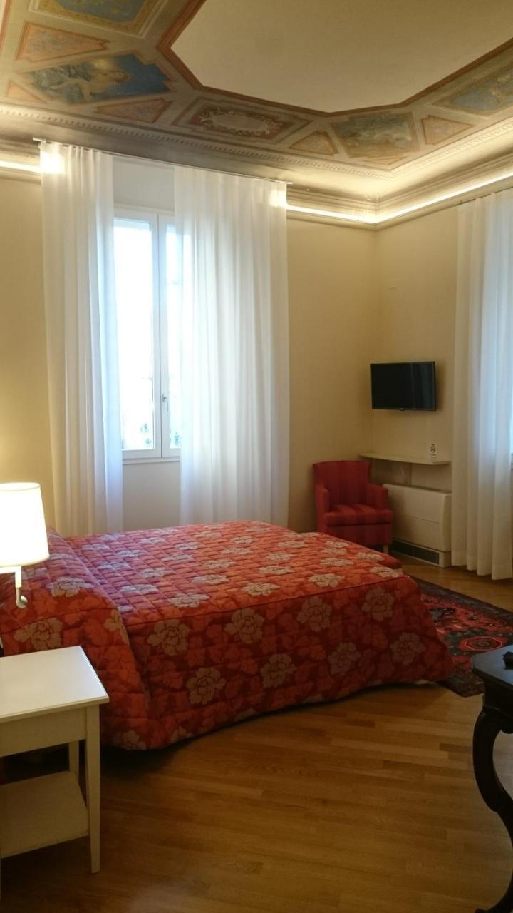 Casa Isolani Piazza Maggiore 1.0