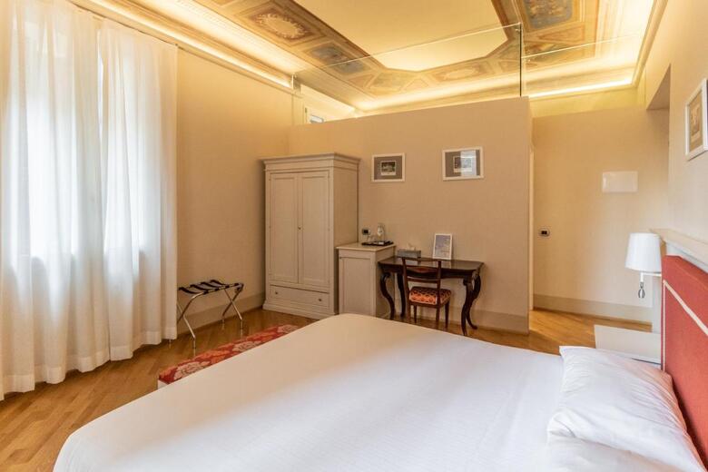 Casa Isolani Piazza Maggiore 1.0