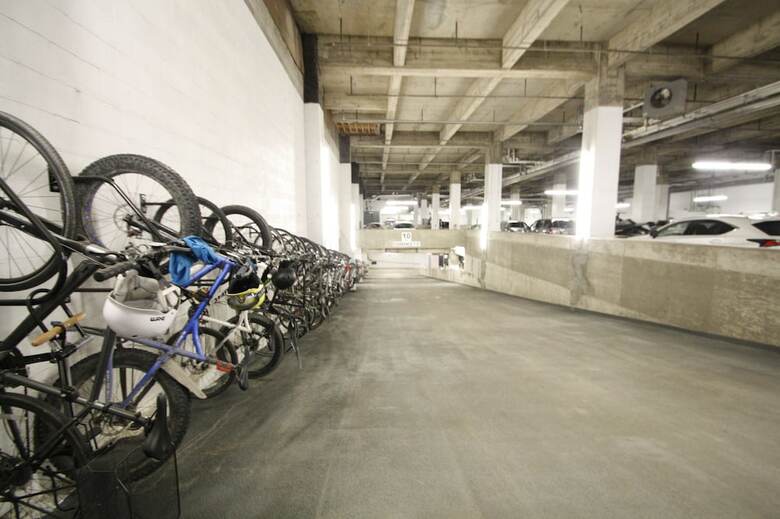 Downtown Loft Style Condo Heated Parking