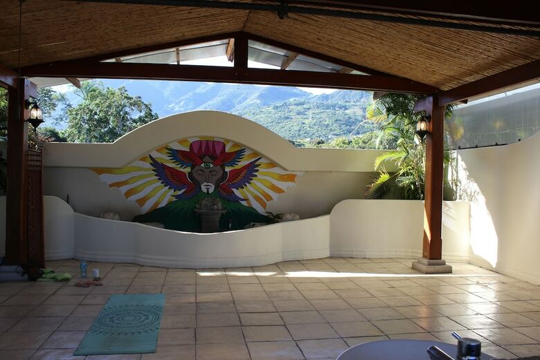 Hostal Fauna Luxury Hostel