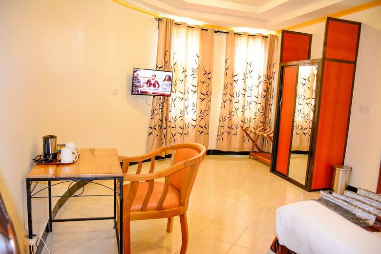 Hotel Crest Safari Lodge