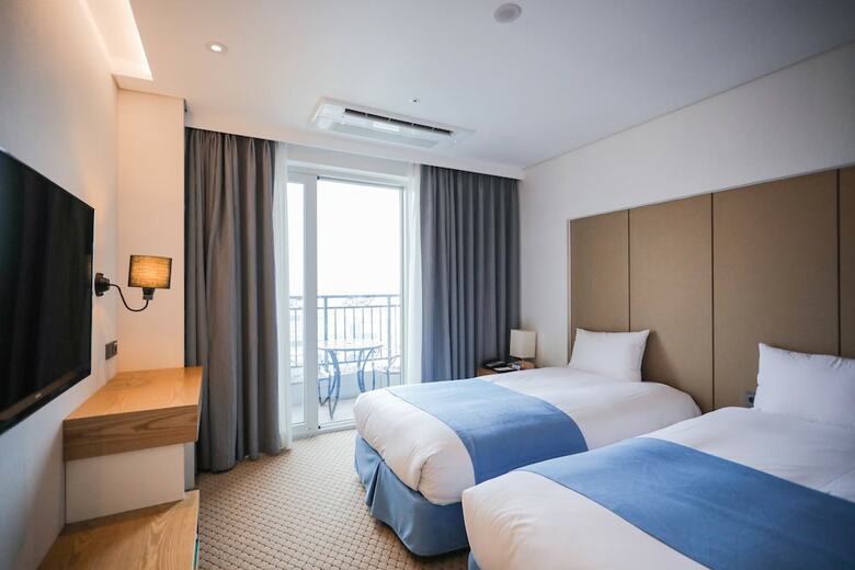 Whistle Lark Hotel