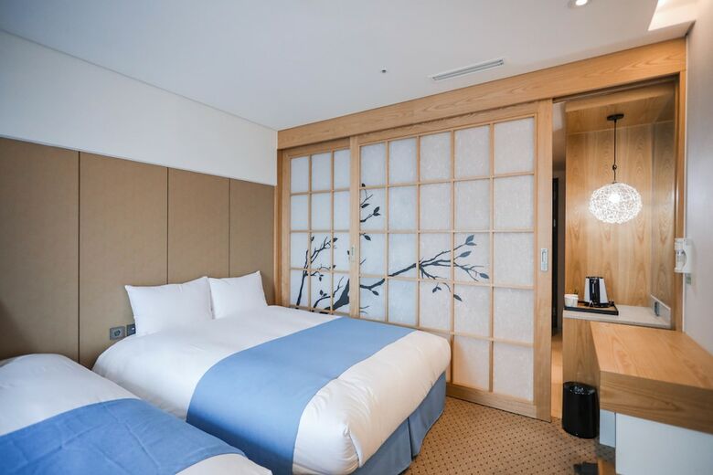 Whistle Lark Hotel