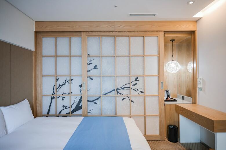 Whistle Lark Hotel