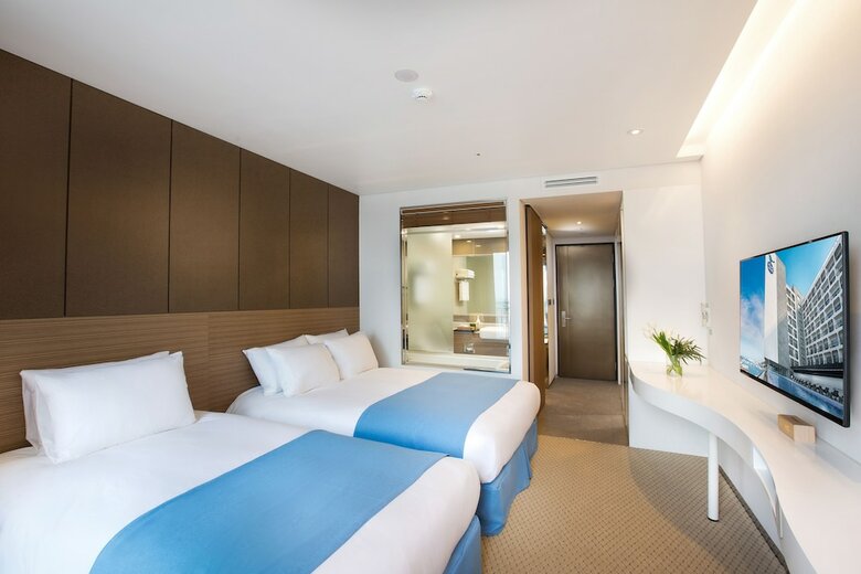 Whistle Lark Hotel